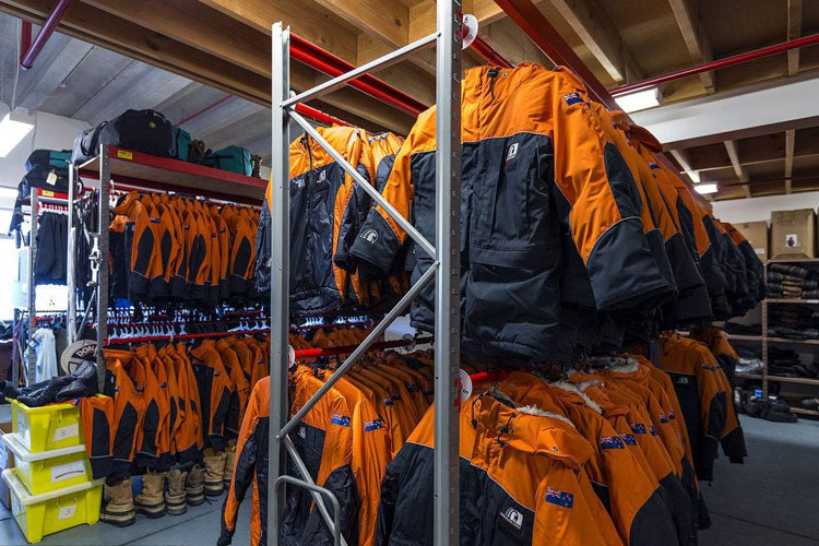 服裝倉庫如何除濕？倉庫除濕機輕松應對潮濕問題